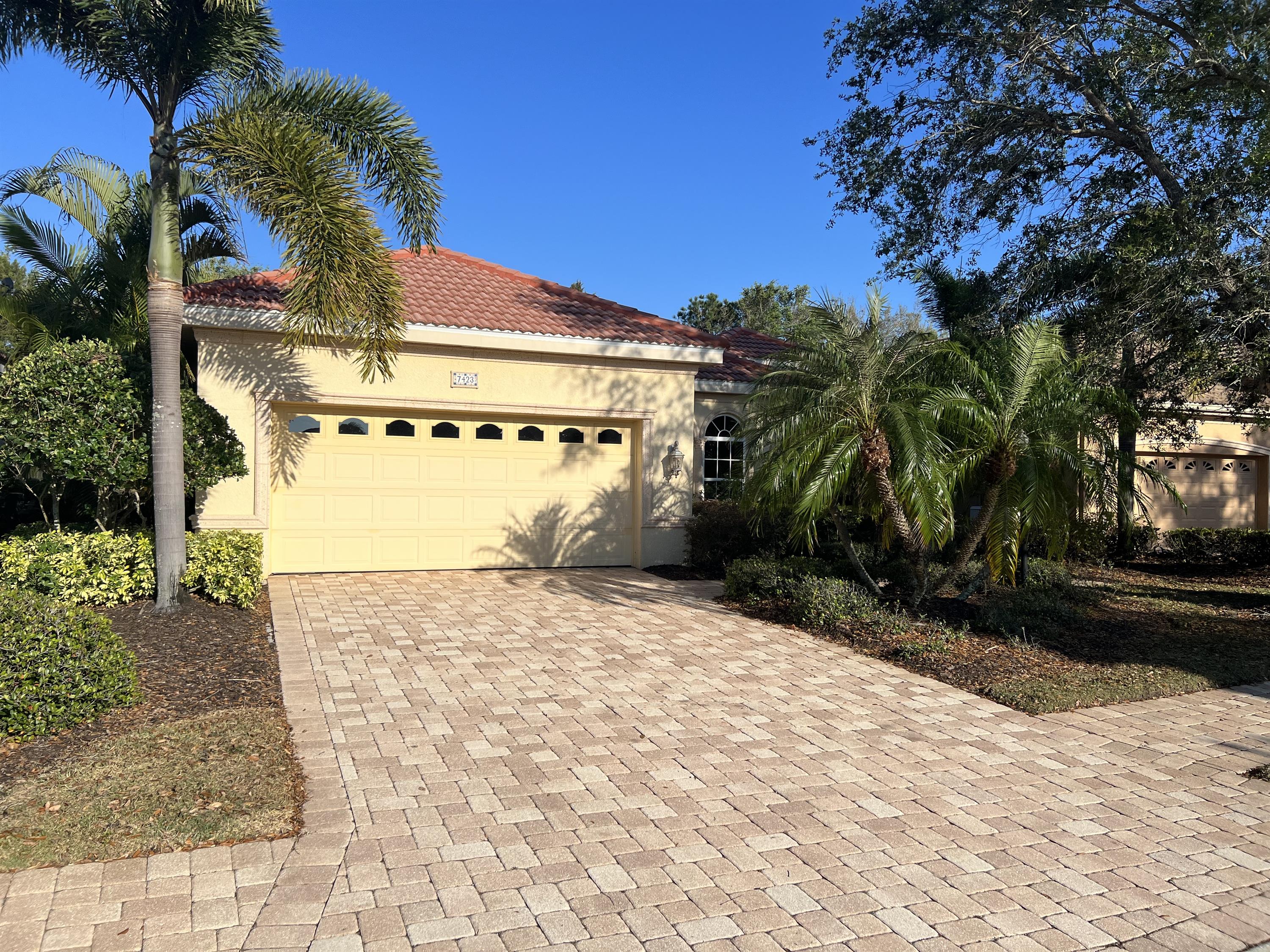 7423 Riviera Cove