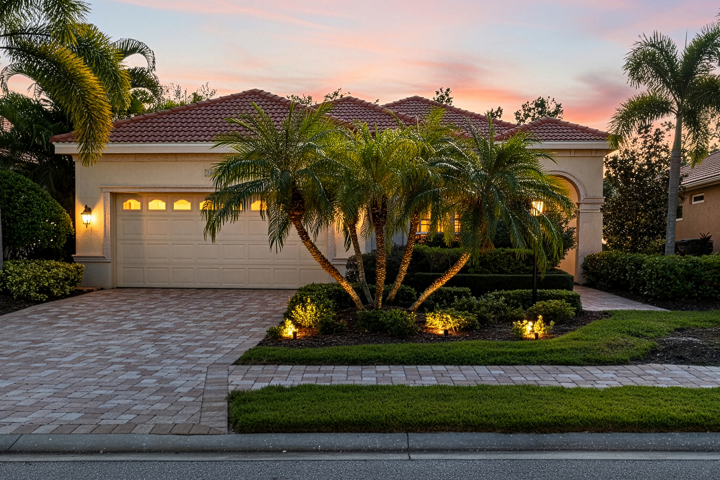 7423 Riviera Cove